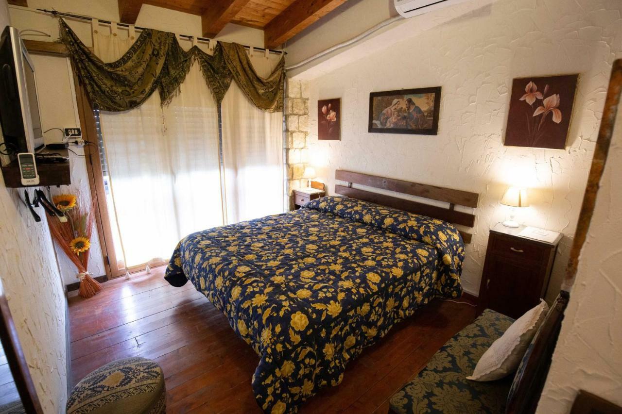 La Casa In Pietra Bed & Breakfast Santa Caterina Villarmosa Ngoại thất bức ảnh